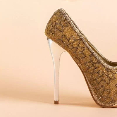 OUTLET Women's gold brocade pumps with zircons Vida - Footwear