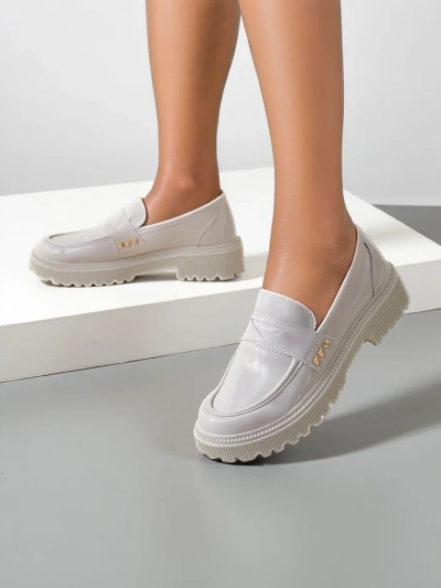 Royalfashion Naiste patendi loafers Dunes