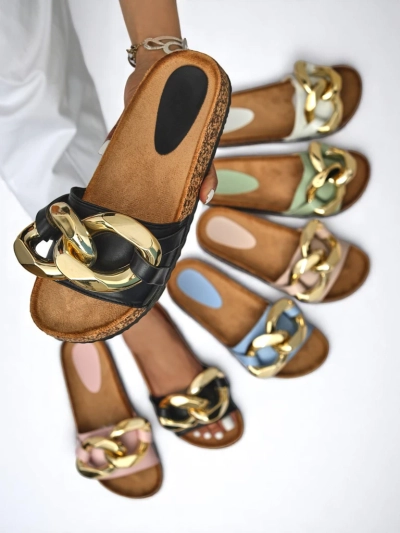 Ariadne Royalfashion summer flip-flops with a large gold chain, black leather