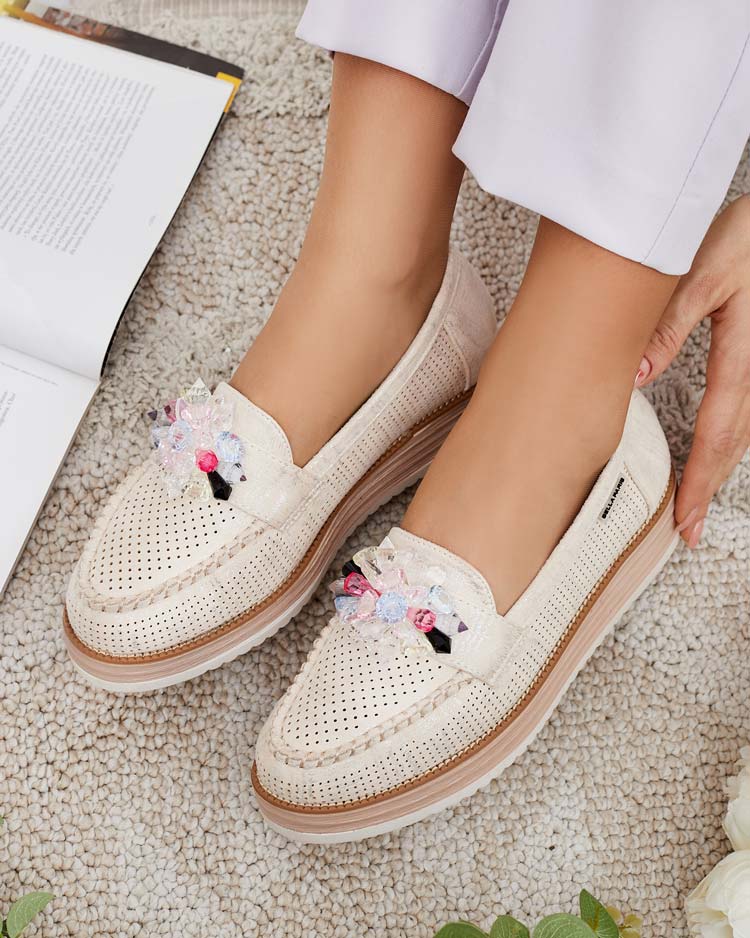 Royalfashion Мокасины с разноцветными камнями Restea