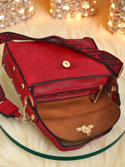 Женская сумка Ariadna Rosso из экокожи с декоративной пчелкой красная