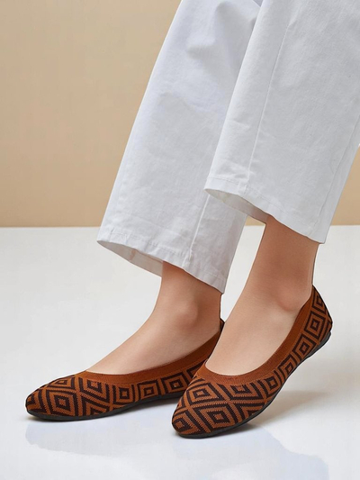 Royalfashion Women’s fabric ballet flats with geometric print Metric