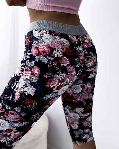 Women's maroon 3/4 shorts with a floral pattern - Clothing