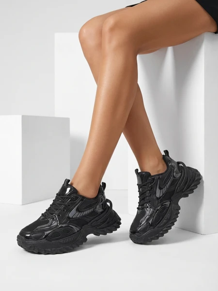 Royalfashion Женские лакированные кроссовки Leysi