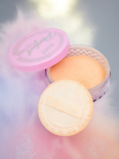 Loose face powder with a natural finish effect