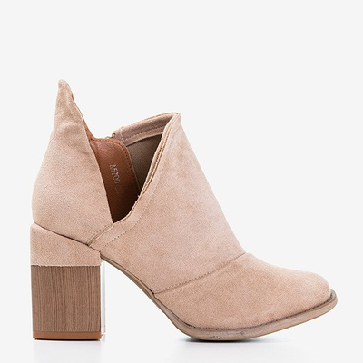 Beige women's boots on a post with cutouts Cintura - Footwear
