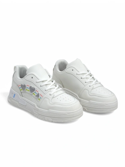 Royalfashion Naiste Sneakerid, millel on sädelus.