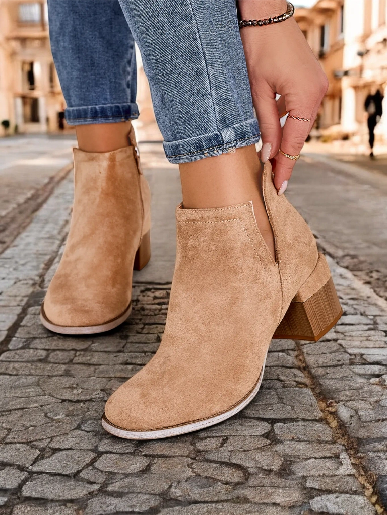 Light brown women's boots with cutouts Geransa - Footwear