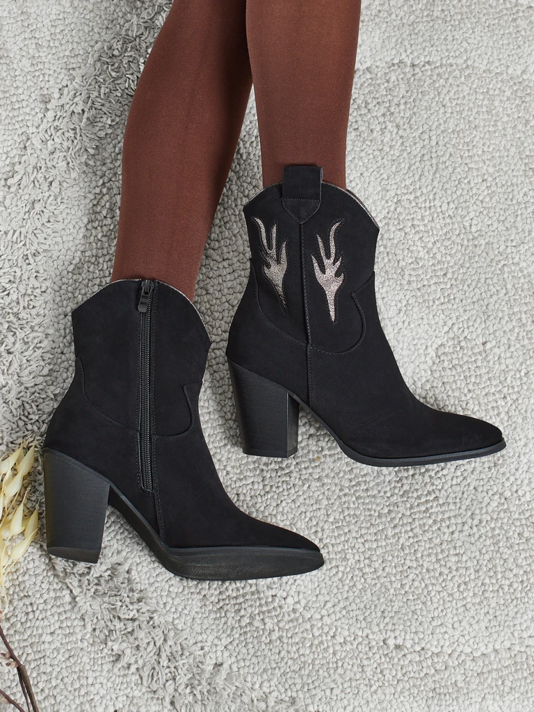 Kontsaga naiste kauboisaapad dekoratiivsete detailidega Cendria