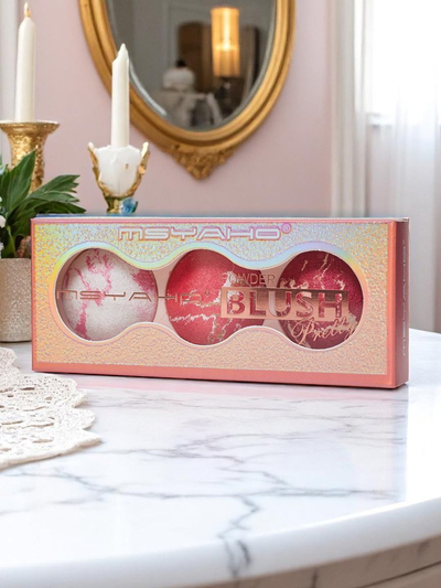 Palette of 3 shades of illuminating blush for cheeks color