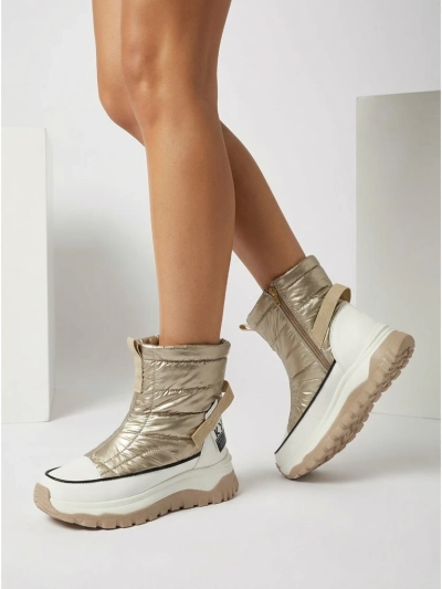 Naiste a'la lumesaapad Livvo