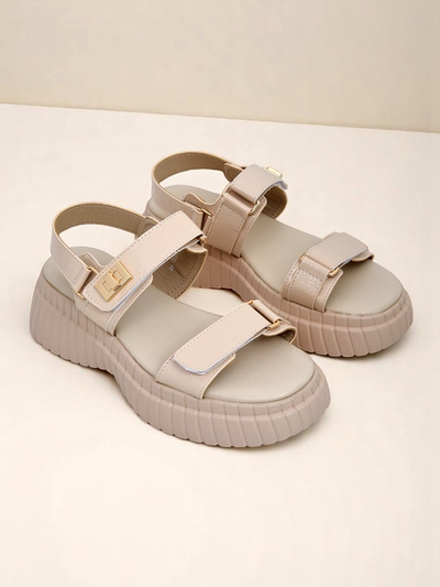 Royalfashion Women's sandals on a thicker sole Aganda