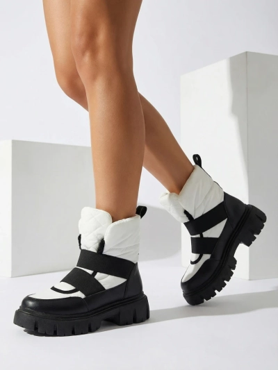 Women's snow boots on a flat sole in black and white Ferory- Footwear