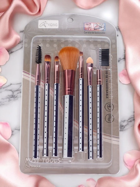 Compact makeup brush set