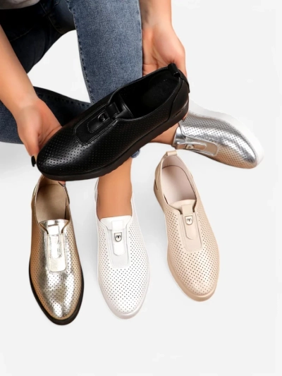 Royalfashion Slip-on naiste perforatsiooni kingad Goffies