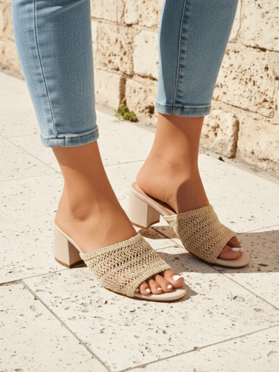 Royalfashion Klapki damskie na obcasie typu słupek Sole Bloom