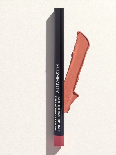 Lip pencil in the color Diablotin Red