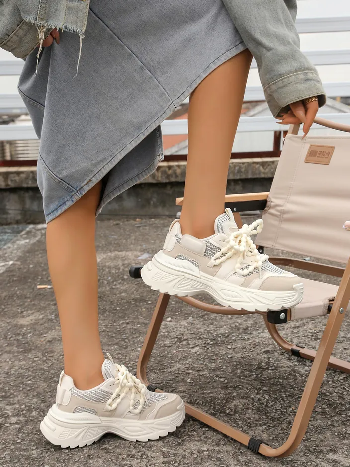 Royalfashion Women's sporty sneakers on a thicker sole Loness