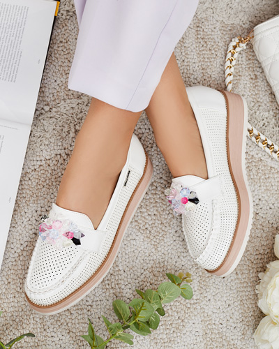 Royalfashion Мокасины с разноцветными камнями Restea