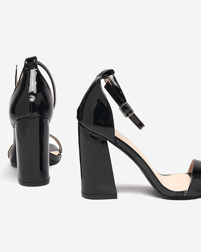 Mustad naiste sandaalid postil Whopso - Jalatsid