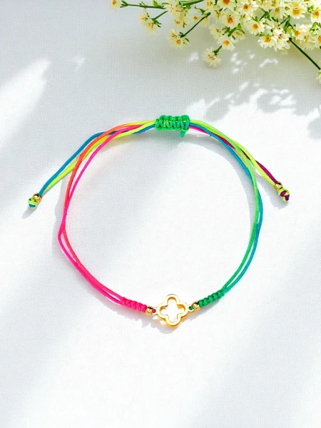 Naiste käevõru Golden Shore ripatsiga