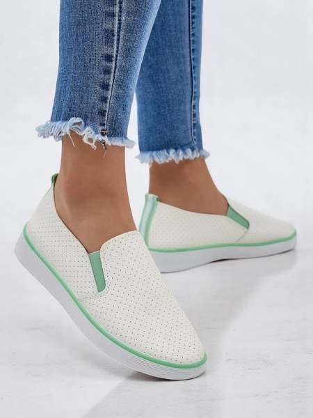 Royalfashion Naiste perforatsiooniga slip-on kingad Kassias
