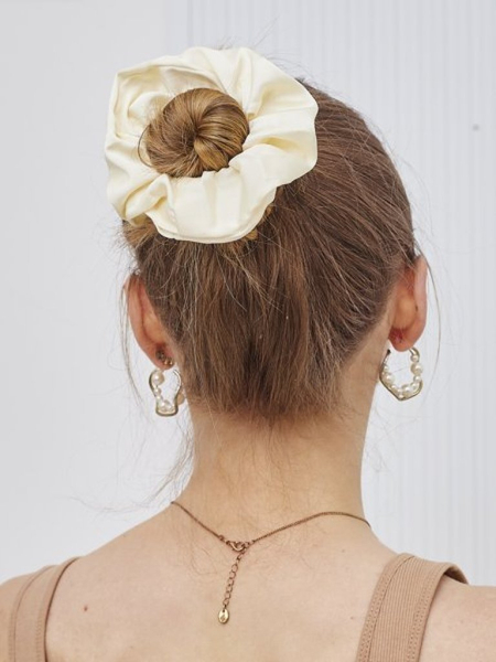 Royalfashion satiinist juuksekumm Satelle Style