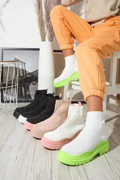 Women's boots on a thicker sole in white and pink Korlic-Shoes