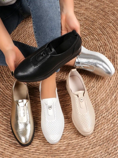 Кожаные перфорированные туфли для женщин Royalfashion Goffies