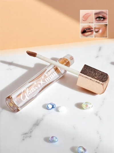 Shimmering liquid eyeshadow in the color Fall