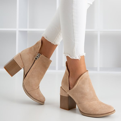 Beige women's boots on a post with cutouts Cintura - Footwear
