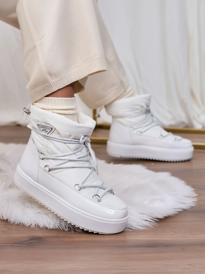 Royalfashion Women's slip-on boots a'la snow boots in white Vevnose