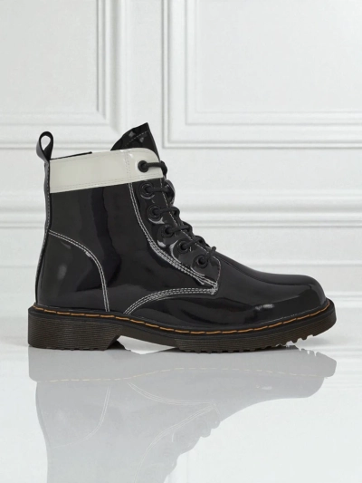 Perseida Nero women's ankle boots made of ecological patent leather, laced