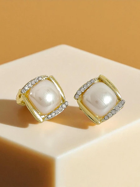 Clip-on women's pearl earrings