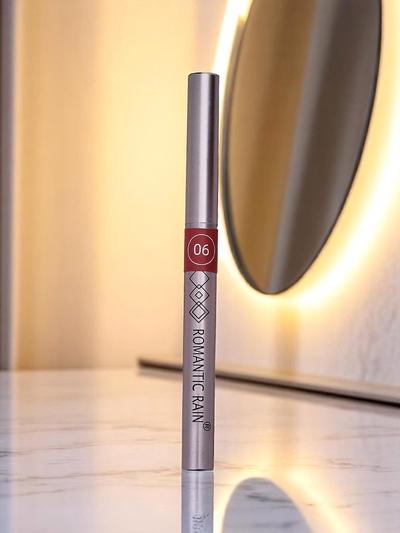 Lip pencil in the color Strawberry Mousse