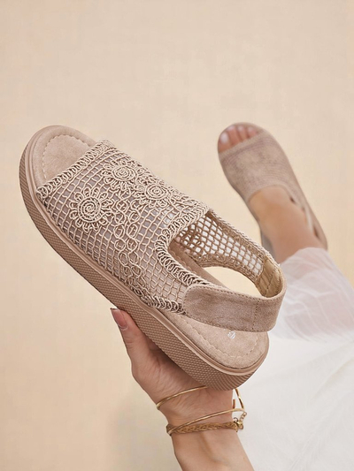 Royalfashioni naiste Levay pitsilised sandaalid pealiskihiga