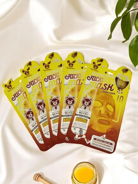 Näo mask, mis sisaldab aktiveeritud sütt, puhastab sügavalt, pinguldab ja kitsendab poorid