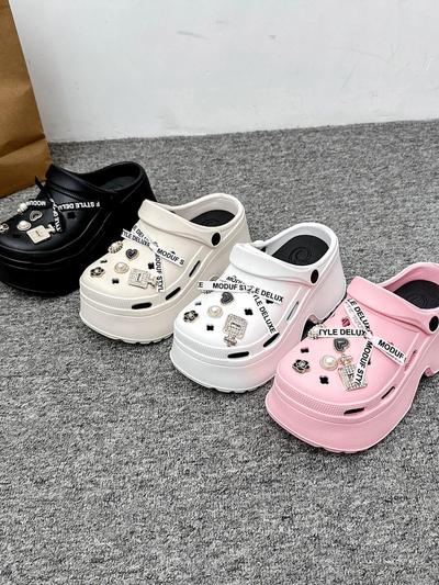 Резиновые шлепанцы Royalfashion для женщин с декорациями Dellos
