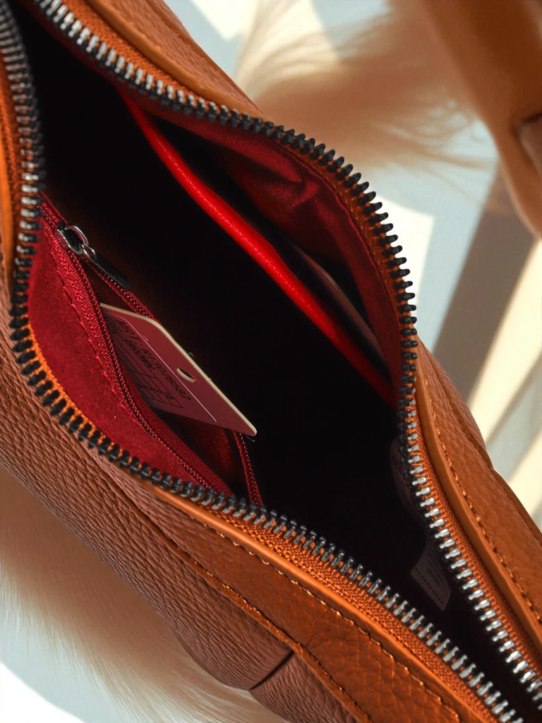 Royalfashion Маленькая женская сумочка из экокожи с декоративным ремешком Lacquea