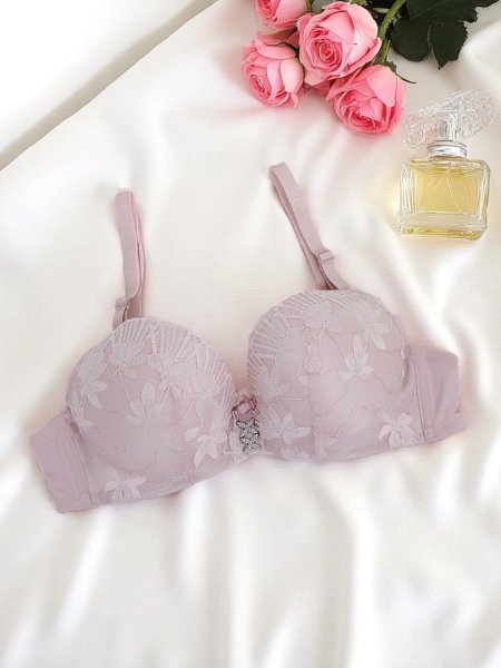 Royalfashion Naiste pitsiga push-up rinnahoidja Sensuelle Lift