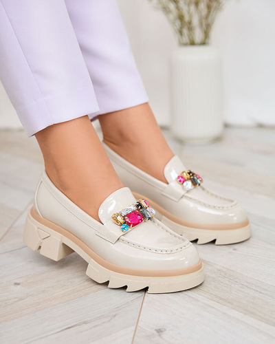 Royalfashion Лакированные кремовые мокасины с разноцветными камнями Sarin