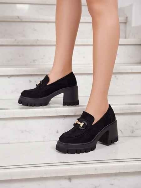 Elegantsed Vulcano seemisnahast mustad sandaalid