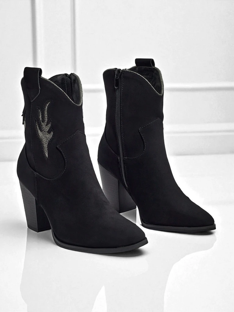 Kontsaga naiste kauboisaapad dekoratiivsete detailidega Cendria