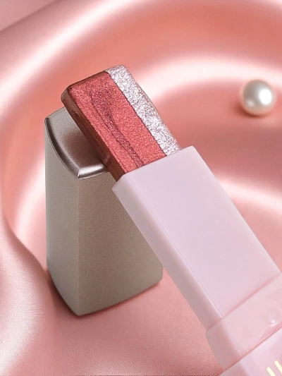 Shiny eyeshadow stick Rose Dahlia