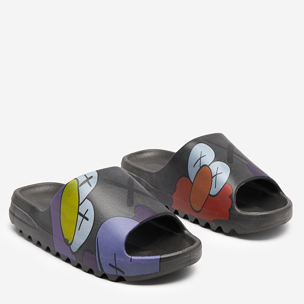 OUTLET Mustad kummist naiste sussid Pfizz-jalatsite trükiga