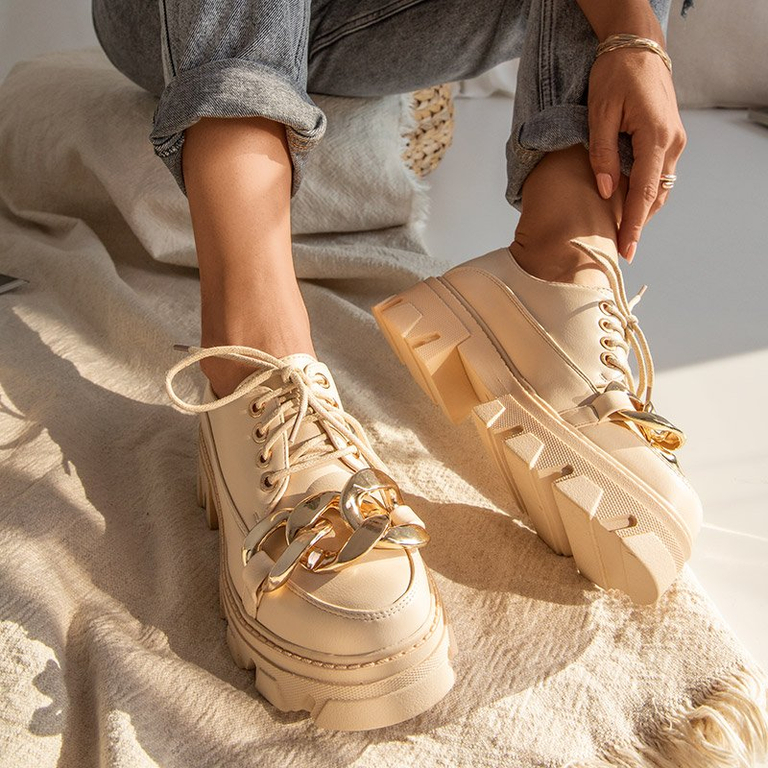 Бежевые закрытые туфли на тракторной подошве Eqoia