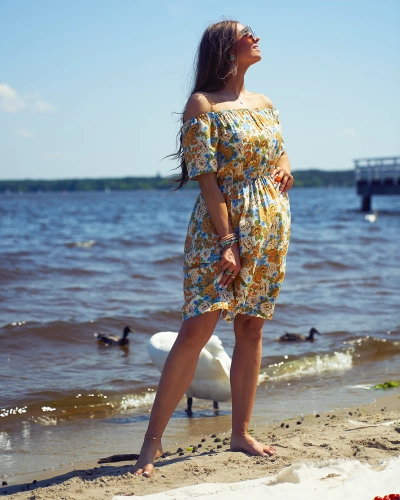 Royalfashion Naiste lilleline minikleit a'la hiszpanka beeži värvi