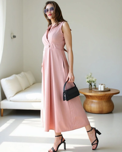 Royalfashion Naiste ilma varrukateta kleit, millel on ümbriseidne kaelus Bizness