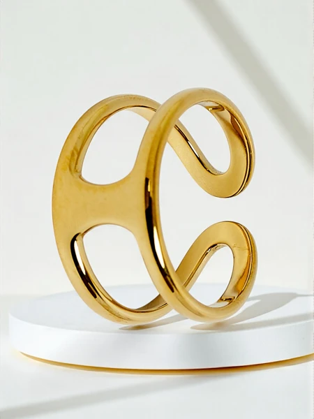 Dolce Vita käevõru dekoratiivsete amulettidega