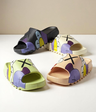 Royalfashion Black rubber flip-flops for women with print Pfizz